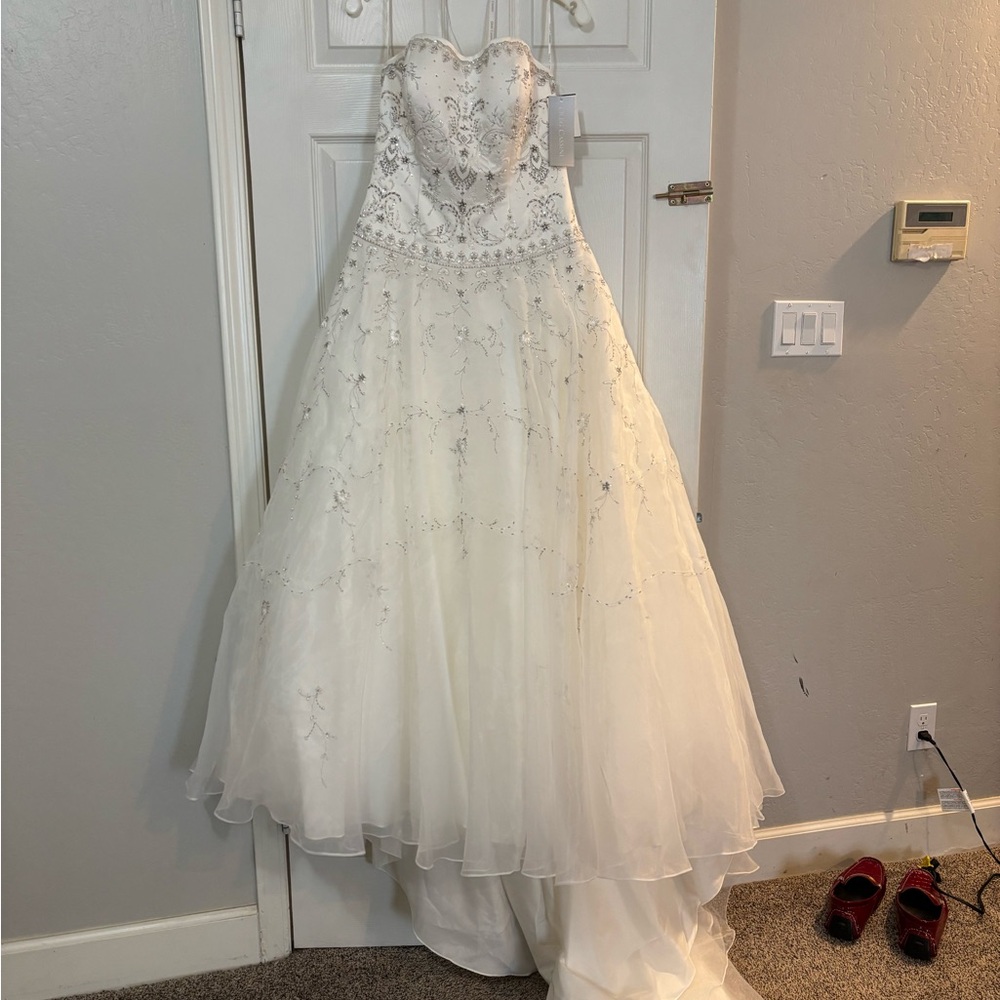 Oleg Cassini Wedding dress